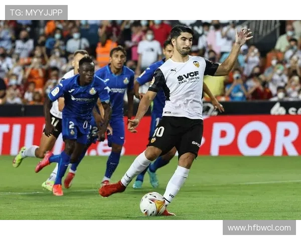 瓦伦西亚球迷抗议持续:俱乐部管理问题引发球队稳定性面临考验 瓦伦西亚球迷抗议持续:俱乐部管理问题引发球队稳定性面临考验