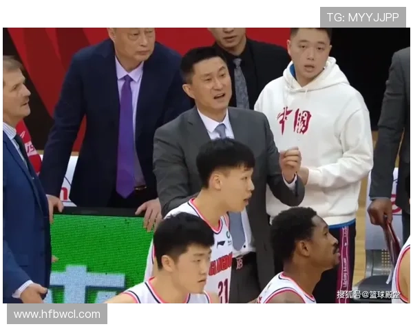 阻挡和带球撞人区别是什么？规则解析与判罚标准